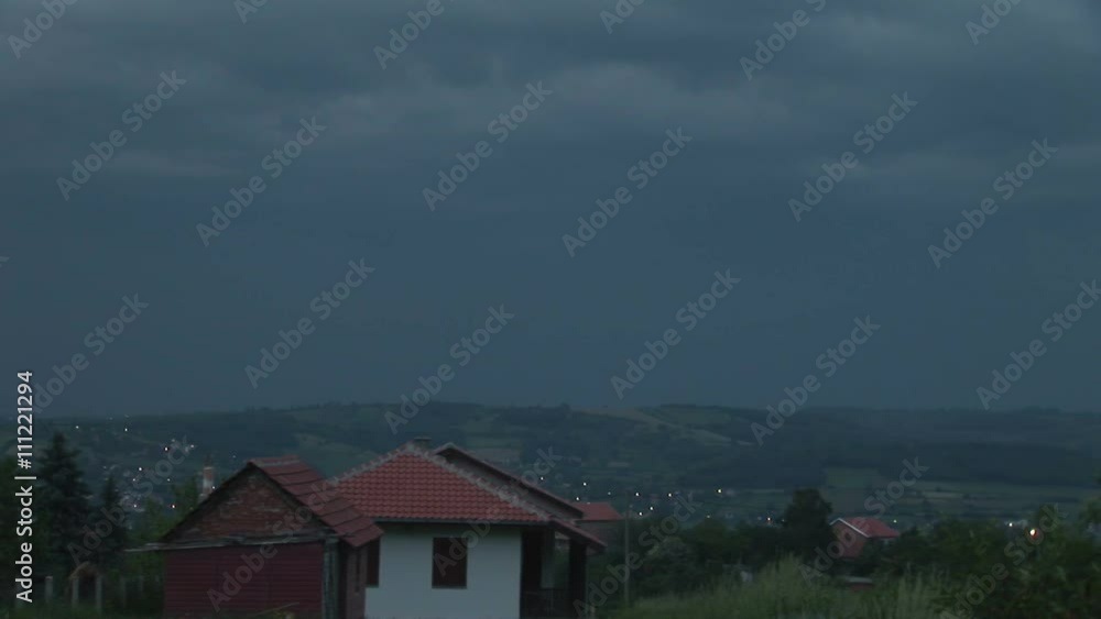 Before the storm, houses on uneven ground
Before the storm, houses on uneven ground