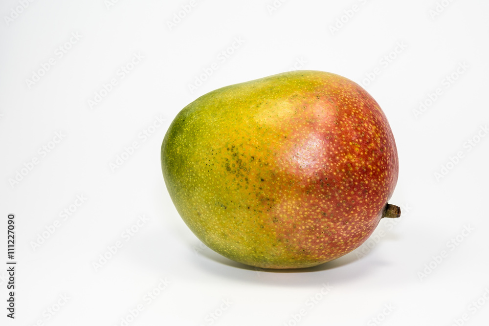 Mango freigestellt auf weißem Hintergrund Mango freigestellt auf weißem Hintergrund