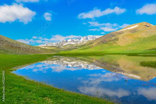 dağların yansıması ve doyumsuz manzara keyfi © emerald_media
