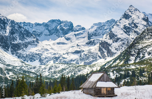 Fototapeta Naklejka Na Ścianę i Meble -  Hala Gasienicowa in Tatra Mountains, spring season