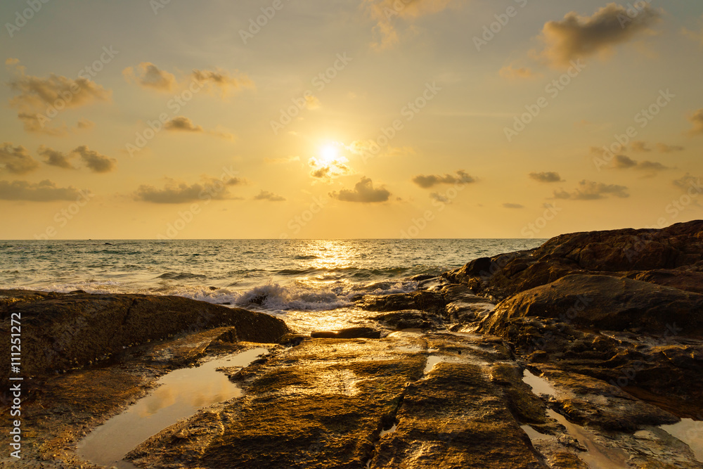 Obraz premium Beautiful sunset at Khao lak, Phang nga, Thailand