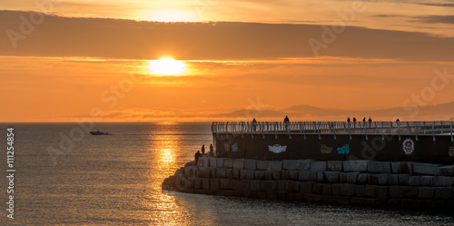 Sunset over the breakwater in the harbor at Victoria British Columbia, Canada © rhfletcher