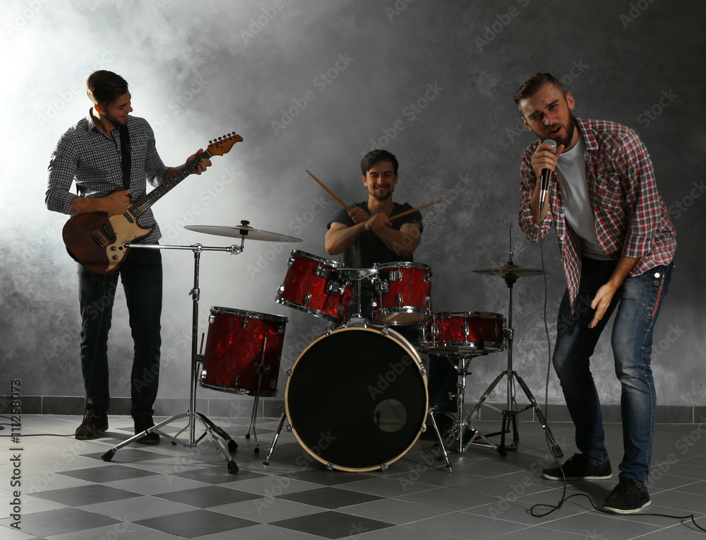 Obraz premium Musicians playing musical instruments and singing songs in a studio