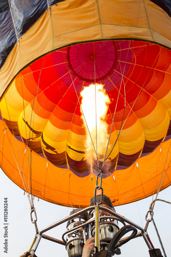 Obraz premium Prepping hot air balloon for flight
