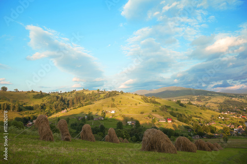 Холмы и облака.