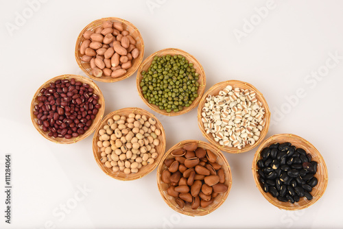 Job's tears, Soy beans, Red beans, black beans, Peanut, pine nut, Almond and green beans with the health benefits of whole grains