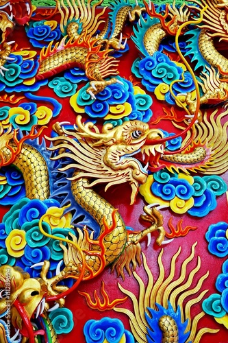 Chinese dragon © gbaitong