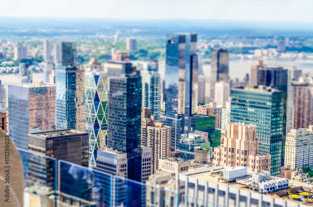 Fototapeta premium Widok na panoramę Manhattanu. Zastosowano efekt przesunięcia pochylenia