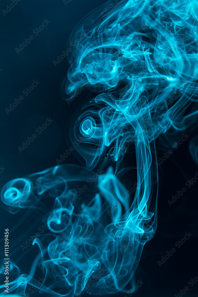 Obraz premium blue smoke on a black background
