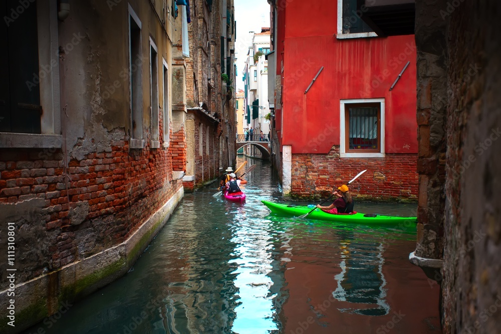 Obraz premium Venice, Italy - 19 September 2015: View of tourists rowing kayaks