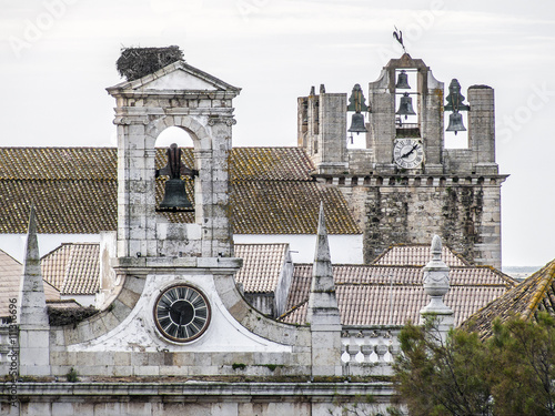 Arco da Vila und Glockenturm am Largo da Sé