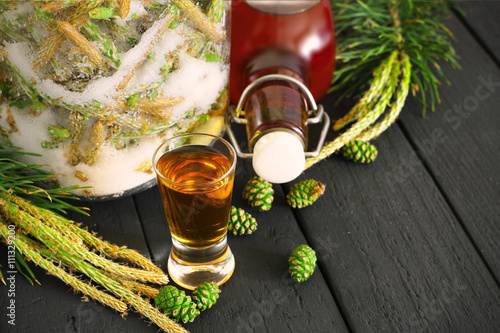 Obraz w ramie Pine sprouts syrup