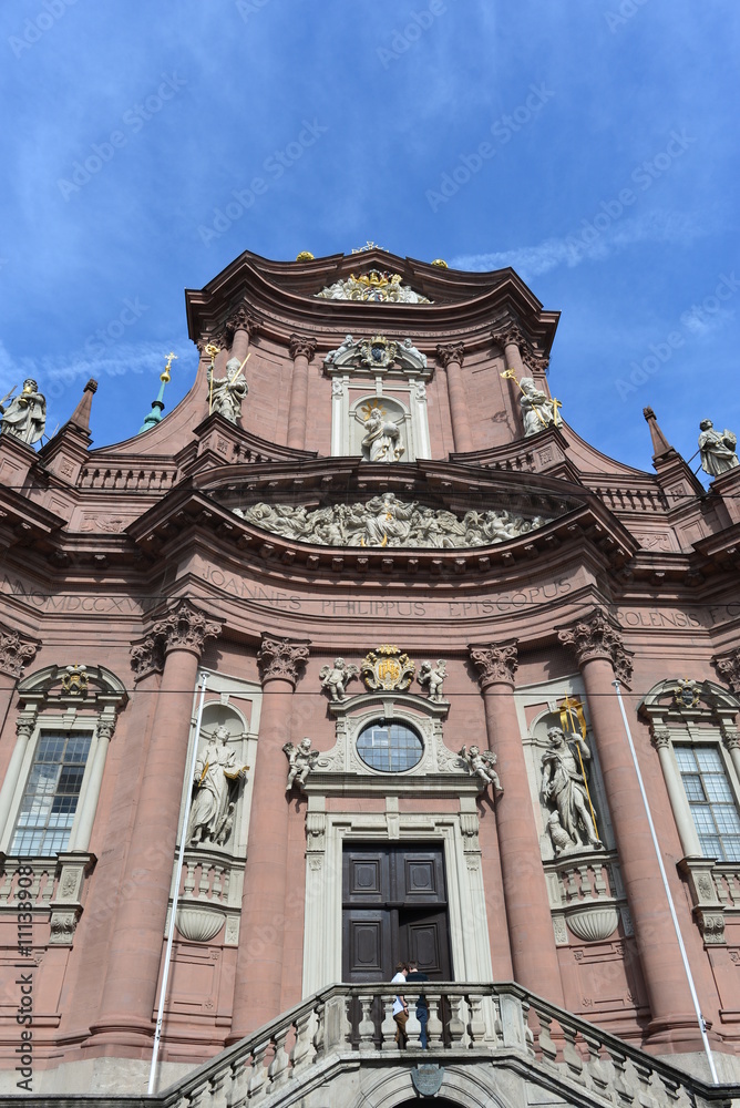 Fassade des Stifts Neumünster in Würzburg