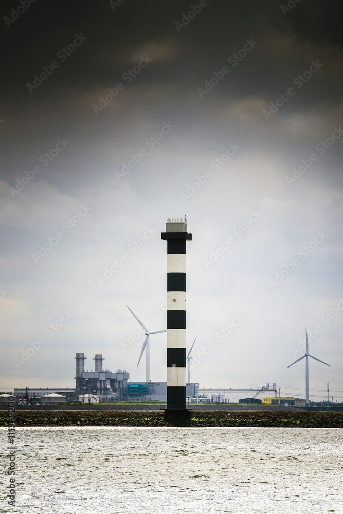Obraz premium Lighthouse on the shore
