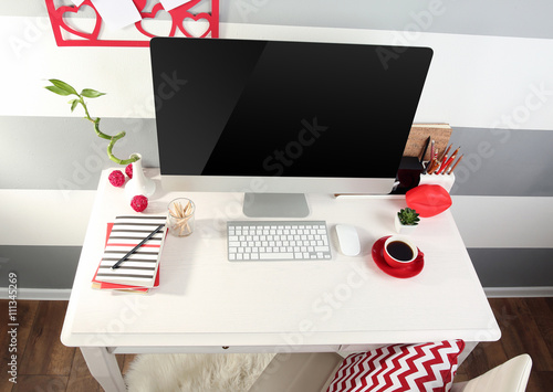 Modern home office workspac...