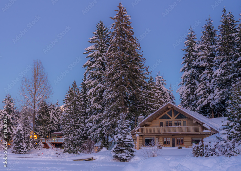 Obraz premium wood house in the frozen night at Whistler BC Canada