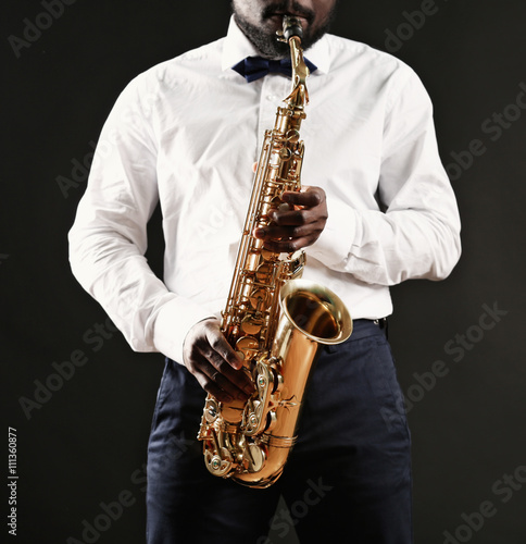 Canvas Print African American jazz musician playing the saxophone, closeup