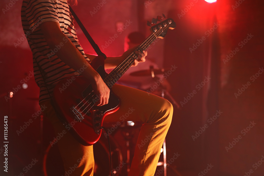 Obraz premium Man playing electric guitar on a stage.