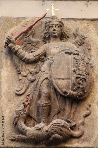 Détail d'un immeuble à Prague représentant Saint Georges terrassant le dragon