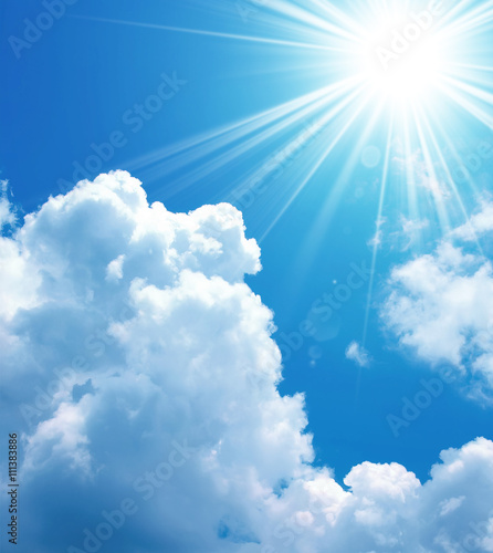 青空と太陽の輝き
