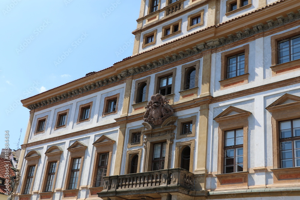 Façade d’immeuble classique à Prague