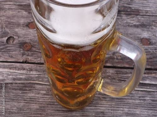 Schäumendes Bier