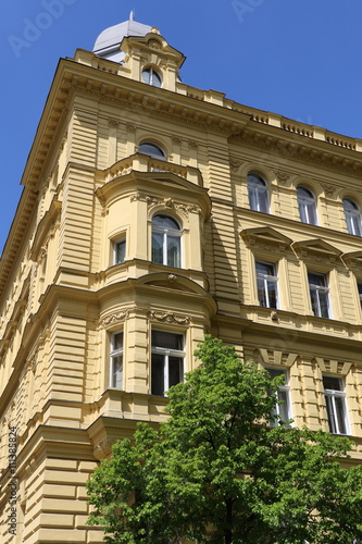 Façade d’immeuble classique à Prague