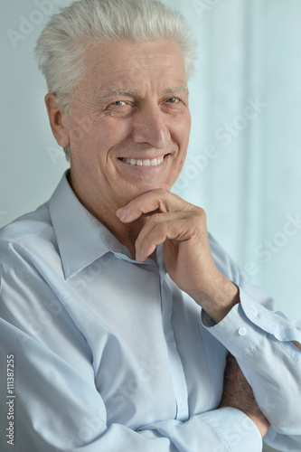 Wallpaper Mural happy senior man   Torontodigital.ca