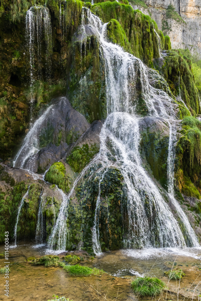 Cascades Cascades
