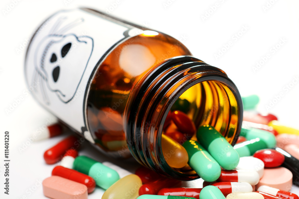 Giftglas voller Pillen, Tabletten und Kapseln für Vergiftung, Suizid oder  Selbstmord Stock Photo | Adobe Stock