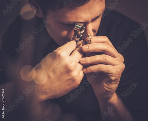 Fotografie Portrait of a jeweler during the evaluation of jewels.