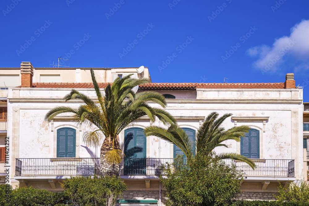 Sicilian house with palm trees - Pozzallo, Sicily, Italy Sicilian house with palm trees - Pozzallo, Sicily, Italy