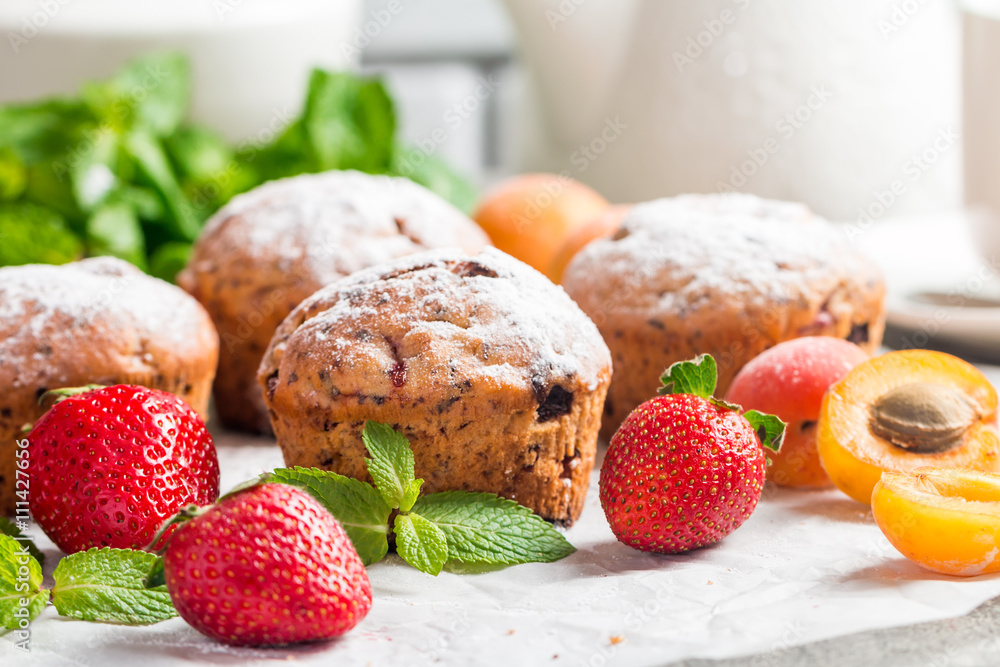 Muffins with fresh strawberries and apricots Muffins with fresh strawberries and apricots