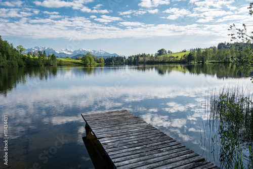 Fototapeta Naklejka Na Ścianę i Meble -  Allgäu - Landschaft, kleiner See mit Holzsteg