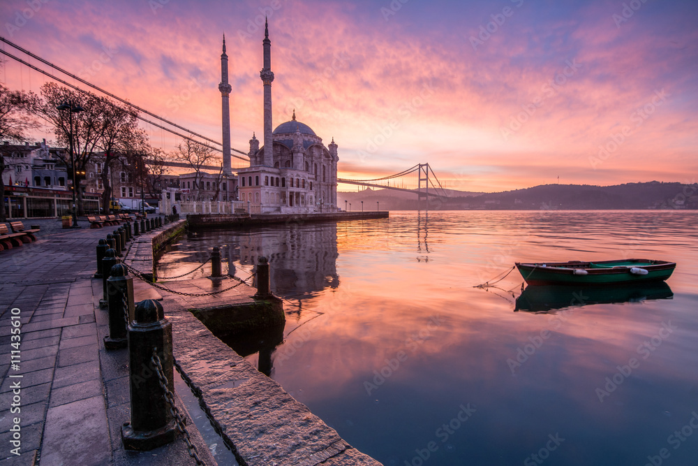Fototapeta premium amazing sunrise at ortakoy mosque