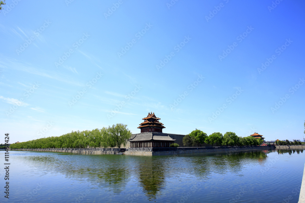 The Forbidden City turrets，under the blue sky white clouds