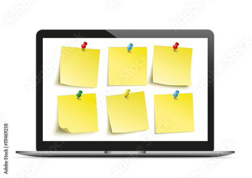 Schwarzes Notebook mit 6 gelben Klebezetteln