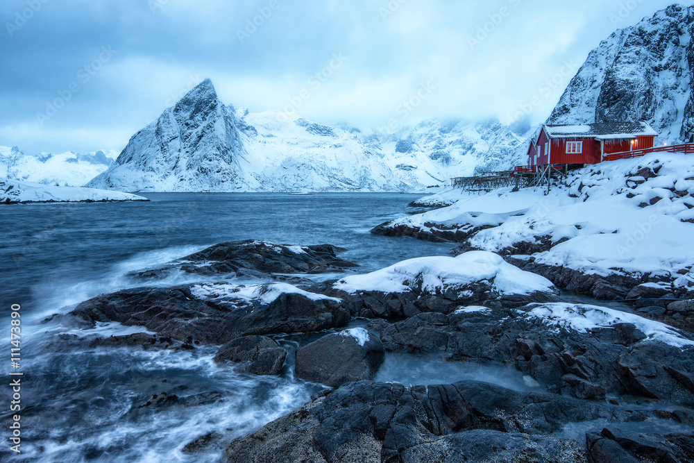 Isole Lofoten - Rorbu in riva al mare