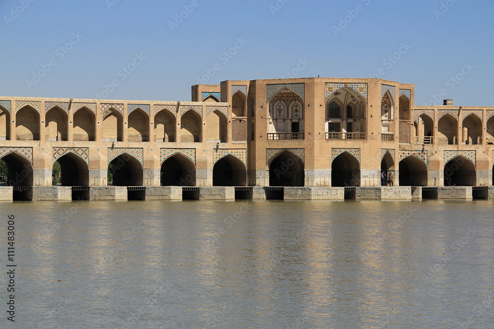  pont-barrage Khaju, rivière Zayandeh, Ispahan, Iran
