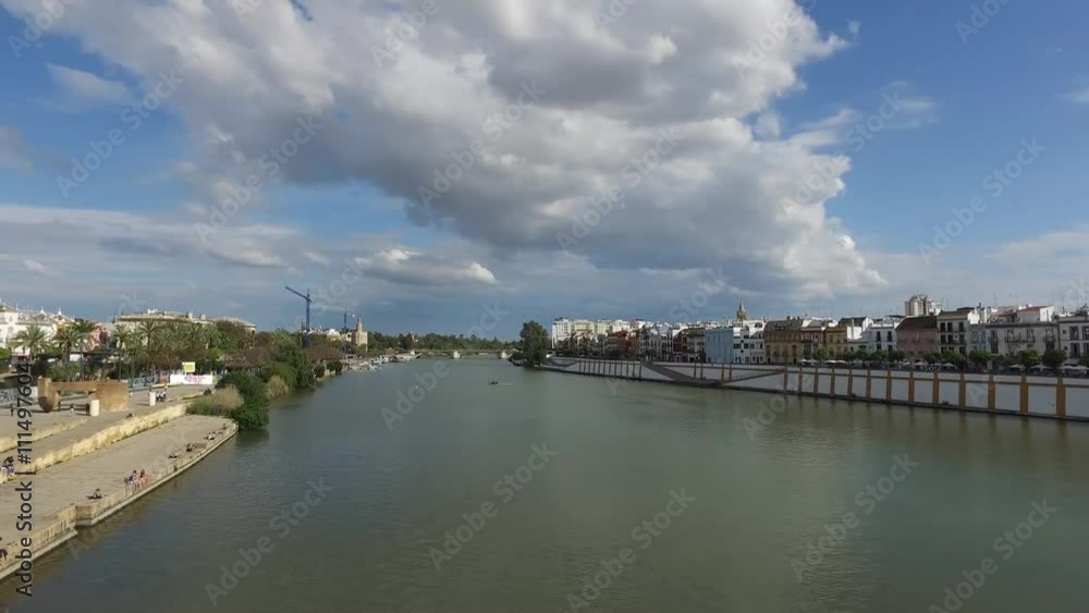 Seville, Andalusia, Spain - April 18, 2016: Ponte di Isabel II città di Siviglia, Spagna (Ultra High Definition, UltraHD, Ultra HD, UHD, 4K, 2160P, 3840x2160) Seville, Andalusia, Spain - April 18, 2016: Ponte di Isabel II città di Siviglia, Spagna (Ultra High Definition, UltraHD, Ultra HD, UHD, 4K, 2160P, 3840x2160)