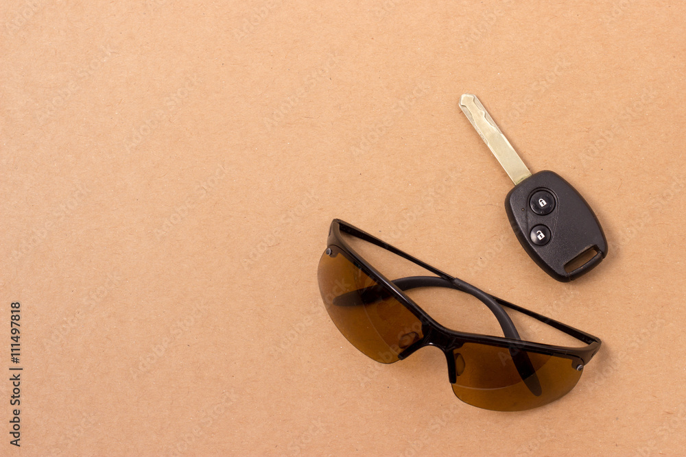 Naklejka premium key and sunglasses set