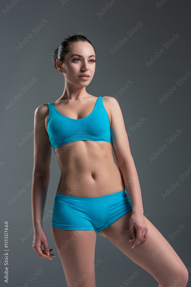 Fototapeta premium Muscular young woman athlete standing