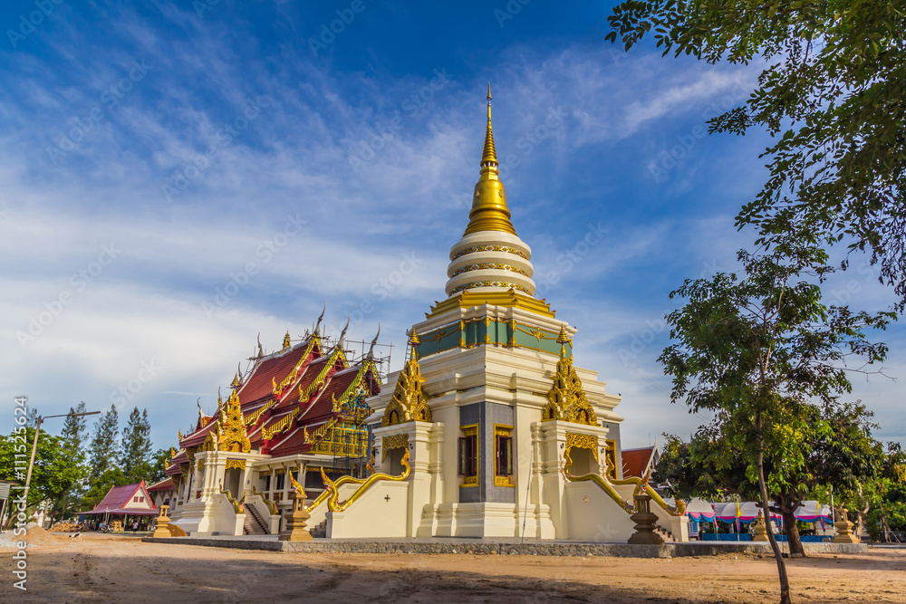 Naklejka premium Beautiful religious building with gold decoration and gilding