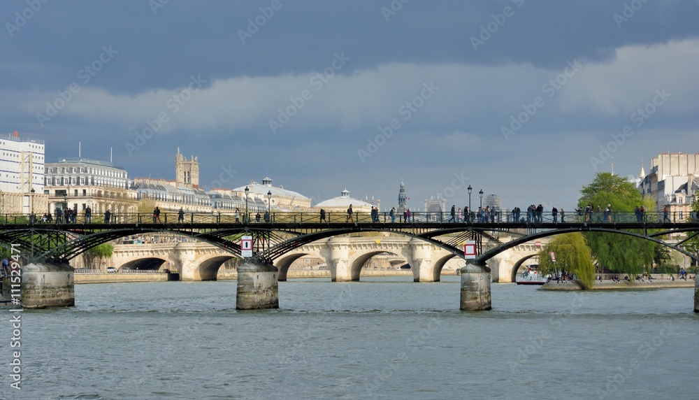 Paris, le pont des Arts sur la Seine