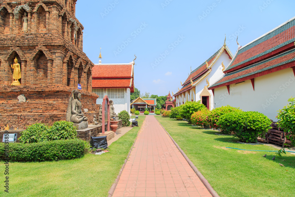 Obraz premium Wat Phra That Hariphunchai , Lamphun Province, Thailand 