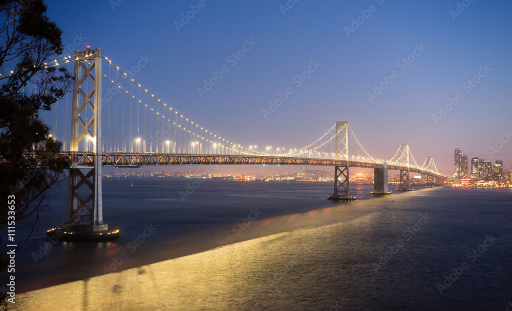 Naklejka premium Bay Bridge Crossing San Francisco Skyline Pacific West Coast