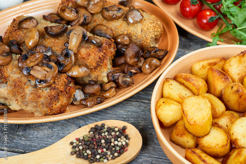 Fototapeta premium roulade of pork with roasted mushrooms and potatoes