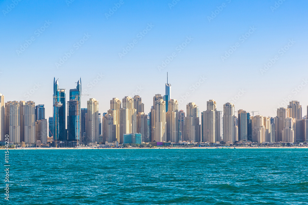Obraz premium Panoramę przystani w Dubaju