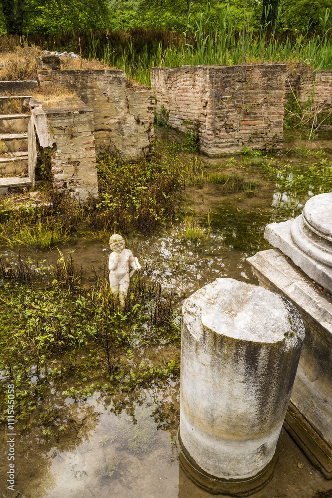 Fototapeta premium Archaic statue at ancient Dion Archeological Site in Greece