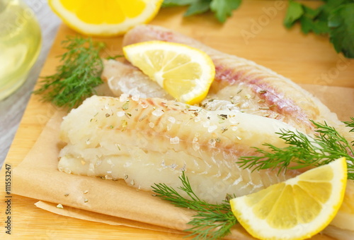 Raw fish with spices and lemon